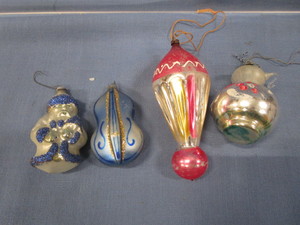 lot 84 image: Vintage Glass Ornaments