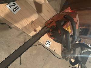 lot 29 image: Husqvarna 61 Chain Saw 20 inch Blade