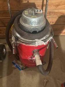 lot 37 image: Milwaukee Vacuum