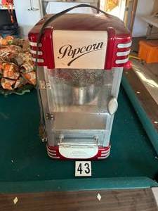 lot 43 image: Nostalgia Electrix Popcorn Popper