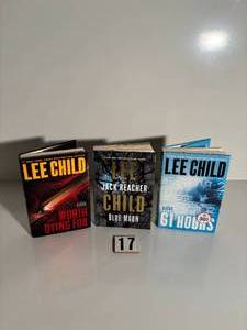 lot 17 image: Lee Child Jack Reacher Book Lot