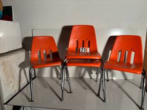 lot 23 image: 4 Small child size Chairs