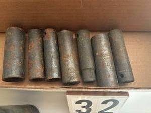 lot 32 image: Air Sockets