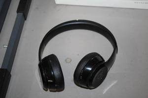 lot 120 image: Beats Wireless Headphones