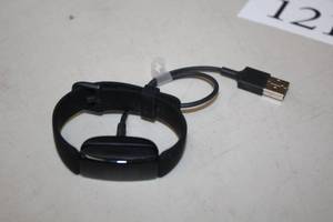 lot 121 image: Fitness Watch with Charger