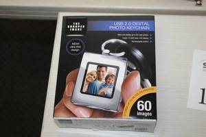 lot 141 image: Digital Photo Keychain (New)