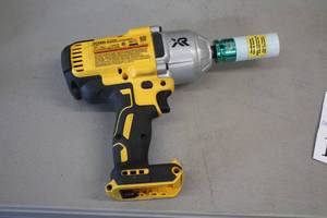 lot 18 image: DeWalt 12 20V Brushless Impact Wrench DCF899