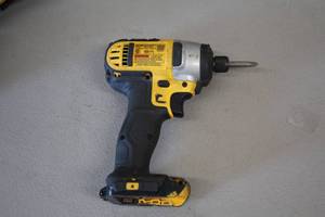 lot 17 image: DeWalt 14 (6mm) 20V Impact Driver DCF885