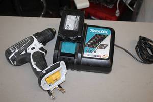 lot 27 image: Makita 12 (13mm) 18V DrillDriver LXFD01 with Makita Li-ion 18V Battery, Makita DC18RC Charger