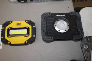 lot 37 image: Lot of (2) Battery-Powered Worklights