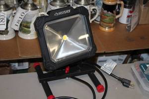 lot 35 image: Husky Shop Worklight