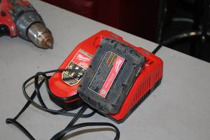 lot 26 image: Milwaukee Rapid Charger M12M18 Cordless Tool Battery with Milwaukee M18 Red Lithium CP1.5 Battery