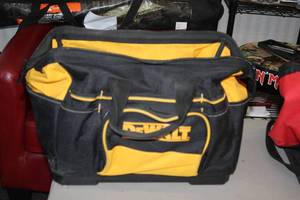 lot 81 image: DeWalt 16 Tool Bag