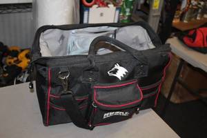 lot 82 image: Husky 17 Tool Bag