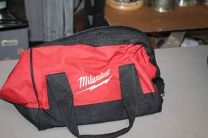 lot 84 image: Milwaukee 9-12 Tool Bag