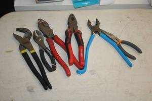 lot 63 image: Lot of (6) Assorted Hand Tools - Pliers