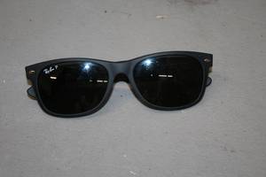 lot 97 image: Lot of (1) Ray Ban Sunglasses
