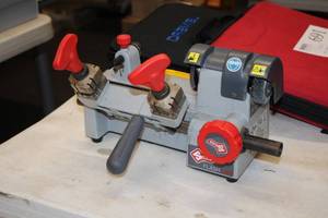 lot 30B image: Silka Flash 008 Key Cutter