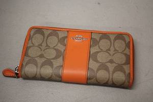 lot 159 image: Coach Womens Clutch