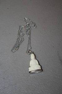 lot 101B image: Womens Necklace