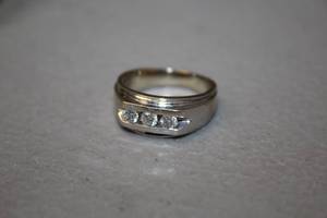 lot 101A image: Womens 14K Ring