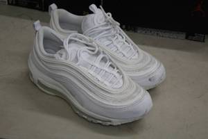 lot 176 image: Nike Airmax Size 8 Mens Shoes