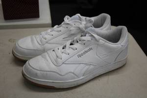 lot 185 image: Reebok Size 5 Womens Shoes