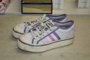 lot 180 image: Adidas Size 7 Womens Shoes