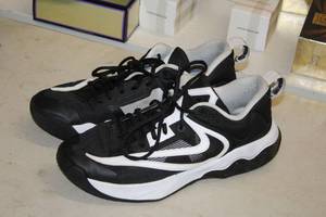 lot 190 image: Nike Giannis Size 10 Mens Shoes