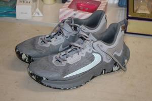 lot 189 image: Nike Athens Size 11 Mens Shoes