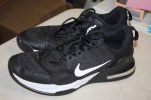lot 186 image: Nike Airmax Size 10-12 Mens Shoes