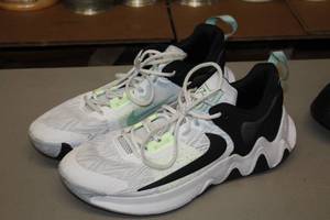 lot 194 image: Nike Size 11 Mens Shoes