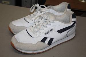 lot 198 image: Reebok Size 10-12 Mens Shoes