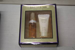 lot 229 image: Elizabeth Taylor White Diamonds Set - Perfumed Body Lotion, Spray Natural Vaporisateur