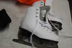 lot 274 image: Womens Figure Skates
