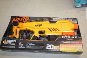 lot 312 image: Nerf Alpha Strike Flyte CS-10 Motorized 10-dart Blasting Nerf Gun