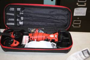 lot 291 image: Bubba Electric Filet Knife with Case, Blades and (2) Batteries