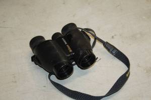 lot 290 image: Nikon Travel Lite Binoculars 8x25 5.6