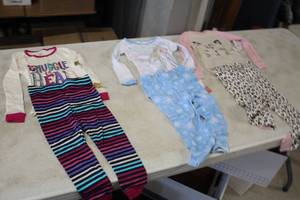 lot 355 image: Lot of (3) Size 4T Assorted Childrens Outfit Sets - Top and Bottom