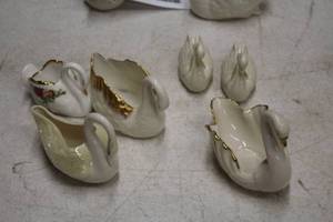 lot 325 image: Lot of (6) Assorted Collectors Decorative Swans