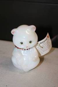 lot 341 image: Fenton Bear Figurine  Handmade