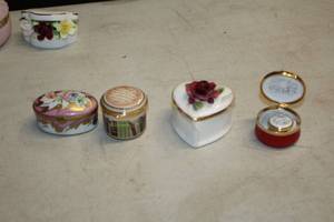 lot 336 image: Lot of (4) Assorted Collectors Containers