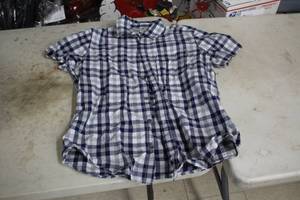 lot 367 image: Calvin Klein Jeans Size Medium Short Sleeve Button-Up Shirt