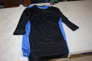 lot 359 image: Under Armour Heatgear Size SMCH Long Sleeve Shirt