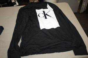 lot 380 image: Calvin Klein Size Large Long Sleeve Shirt