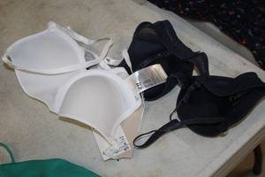 lot 397 image: Lot of (2) H&M Size 34B Womens Bra