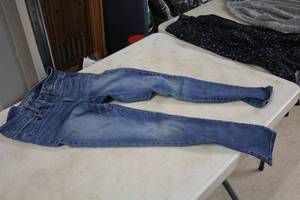 lot 403 image: American Eagle Outfitters Size 8 Womens Denim Jeans