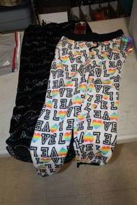 lot 412 image: Lot of (2) Size Medium Womens Plush Lounge Pants