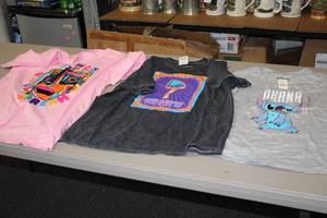 lot 419 image: Lot of (3) Size Large Womens Assorted T-Shirts