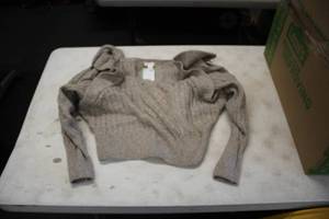 lot 423 image: Size X-Large Womens Sweater